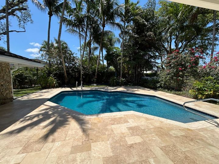 Ivory travertine pool deck in Hollywood